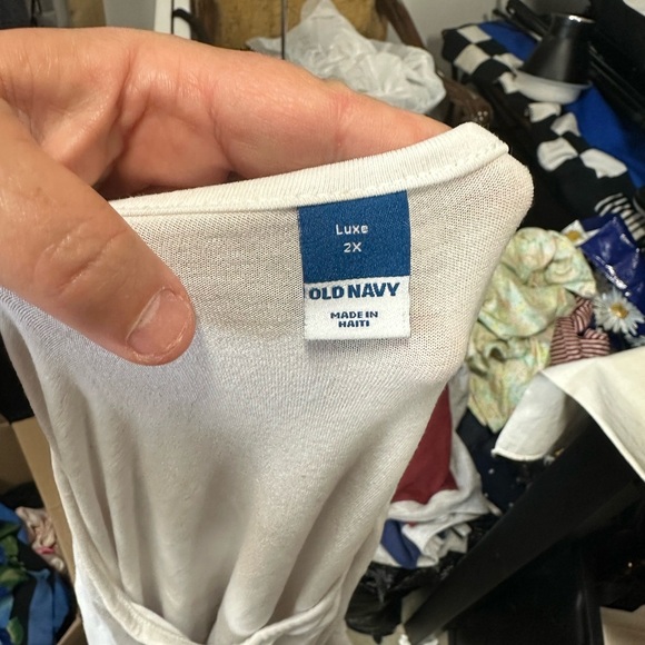 Old Navy Luxe Classic White T-Shirt - Picture 4 of 5